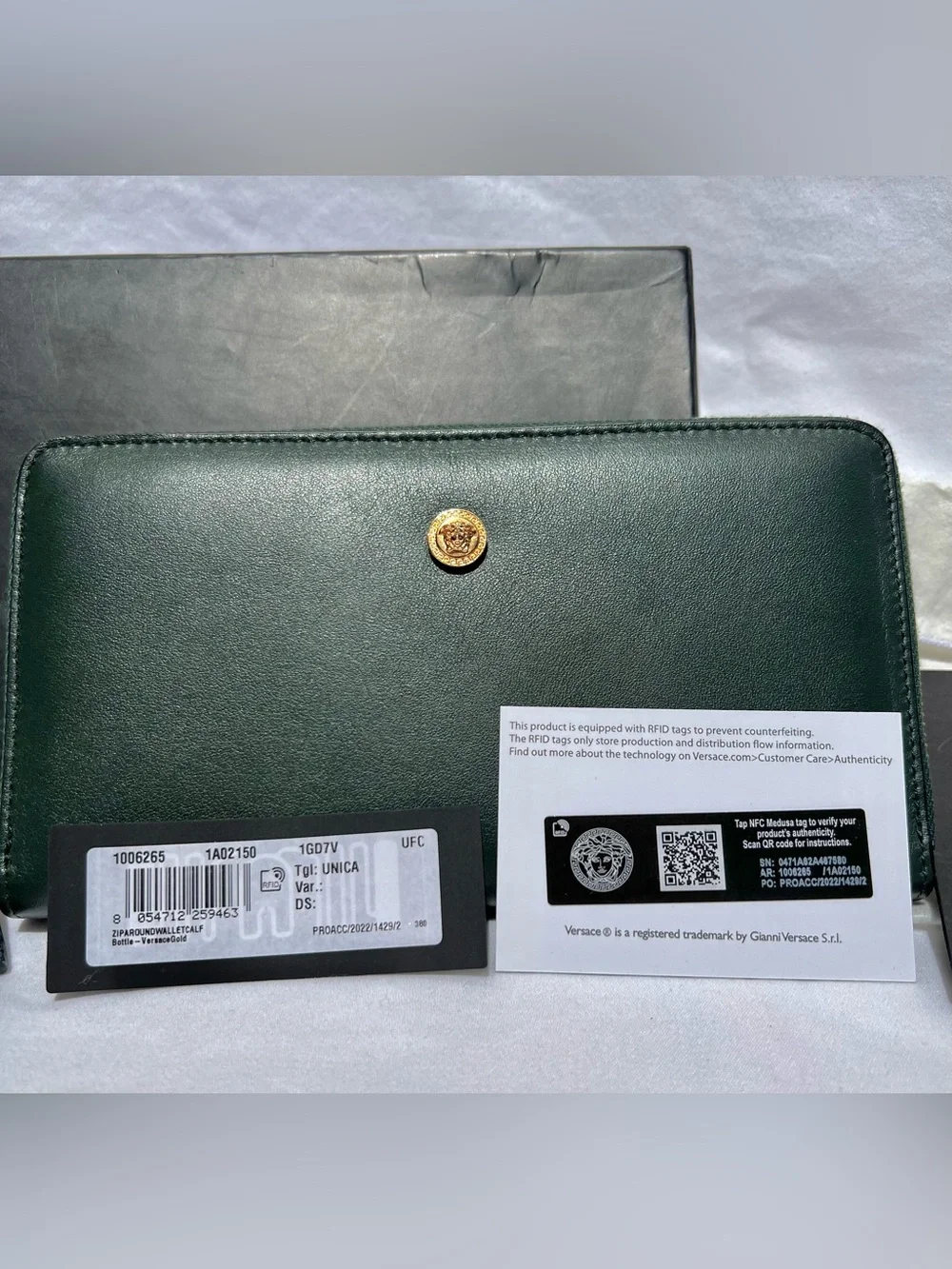 NEW $725 VERSACE Bottle Green Leather GOLD MEDUSA LOGO LargeContinental WALLET